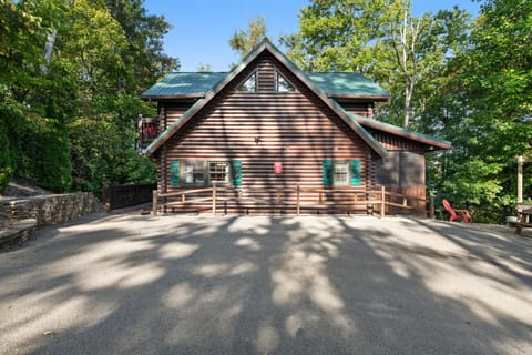 Ridge Bear Cabin House in Pigeon Forge