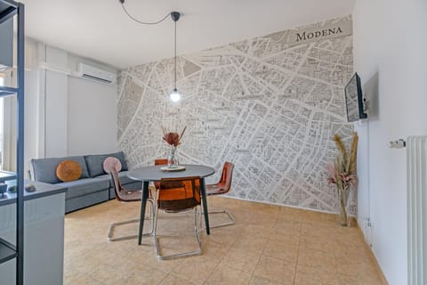TV and multimedia, Living room, Seating area, Dining area