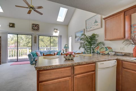 Surfside Beach Condo with Balcony and Community Perks! Apartment in Surfside Beach