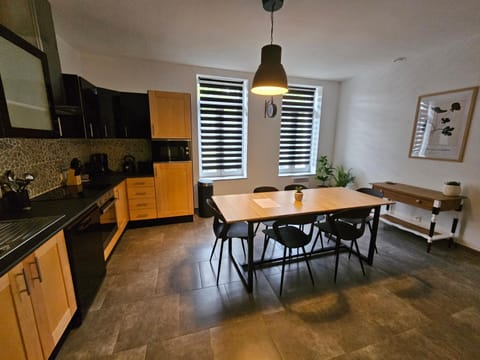 Kitchen or kitchenette, Dining area, minibar, pet friendly, stove