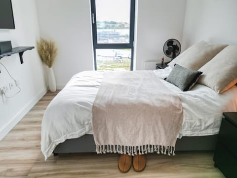 Luxe Apartment: 3 mins Luton Airport & Free Wi-Fi Appartement in Luton
