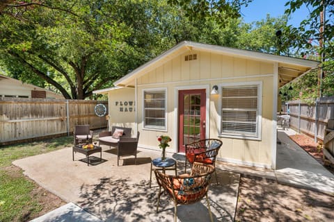 Property building, Seating area