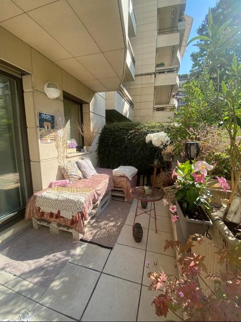 LITTLE PARIDISE CLOSED TO CHAMPS ELYSEES Condo in Levallois-Perret