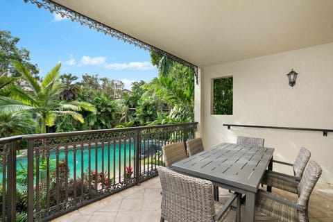 Balcony/Terrace, Pool view, Swimming pool