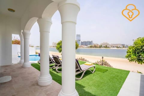 Keysplease Upgraded Tip Frond 5 B/R Beach Villa W/ Private Beach, Palm Villa in Dubai