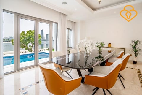 Keysplease Upgraded Tip Frond 5 B/R Beach Villa W/ Private Beach, Palm Villa in Dubai