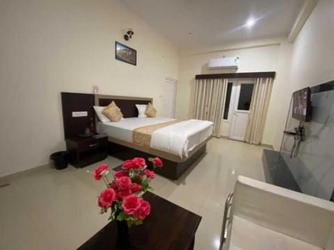 Goroomgo Nath Palace Varanasi - Full Air Conditioned - Excellent Location Hotel in Varanasi