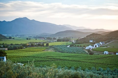 Facade/entrance, Neighbourhood, Natural landscape, View (from property/room), Hiking, Mountain view, Area and facilities