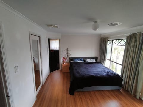 5 bedroom home in a quiet area House in Thomastown