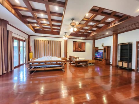 Phoenix Golf 10bed room luxury house Chalet in Pattaya City