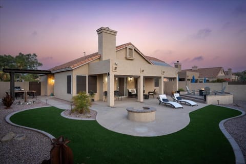 Desert Sunset House in Red Mountain Ranch