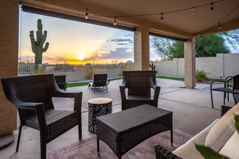 Desert Sunset House in Red Mountain Ranch