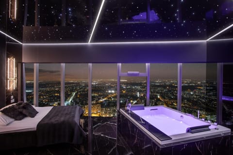 Bed, Night, Bird's eye view, Hot Tub, Bedroom, Landmark view