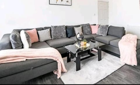 Stylish Furnished Room In Barking Centre Alojamiento y desayuno in Barking