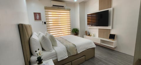 CozyNest - Modern 1 Bedroom Gem Luxury Smart Unit Condo in Angeles