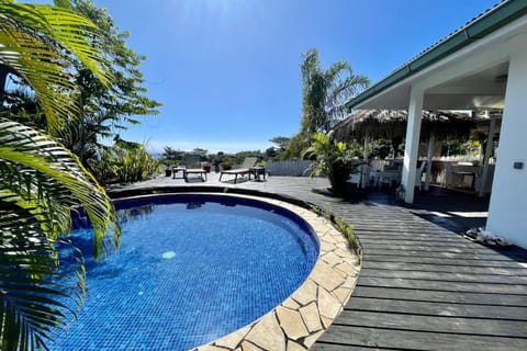 Tevanaki house - cosy place with pool and lagoon view - wifi - 2 bdr House in Fa'a'ā