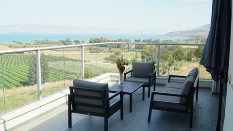 View (from property/room), Balcony/Terrace, Seating area, Sea view