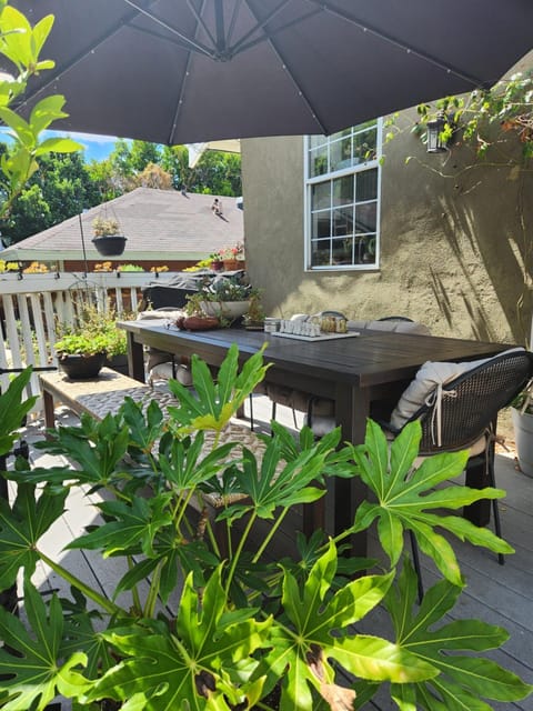 Day, Seating area, Dining area, Garden view