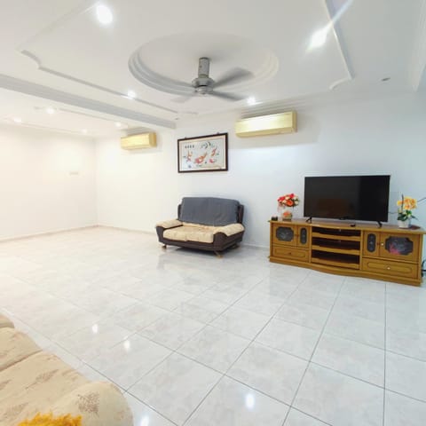 Communal lounge/ TV room, Living room, air conditioner