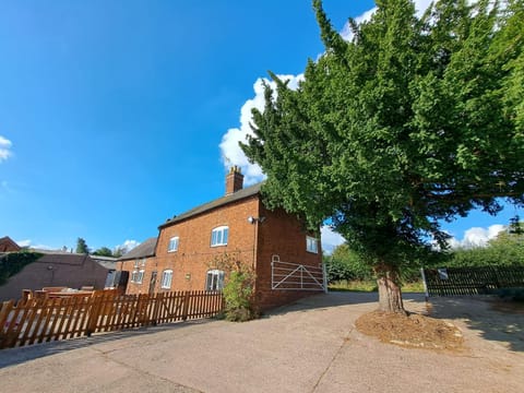 Deepmoor Farmhouse, Doveridge, Derbys. House in East Staffordshire District