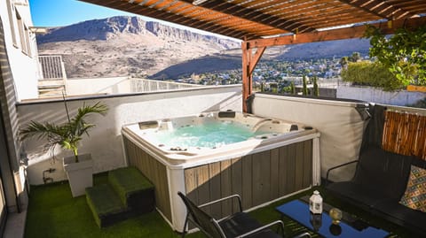 Hot Tub, Mountain view