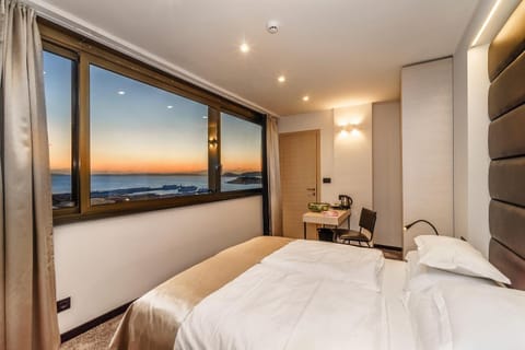 Bedroom, Sea view