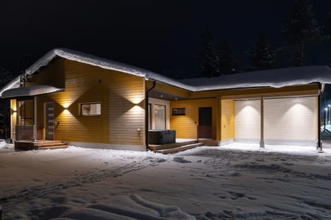 Facade/entrance, Night