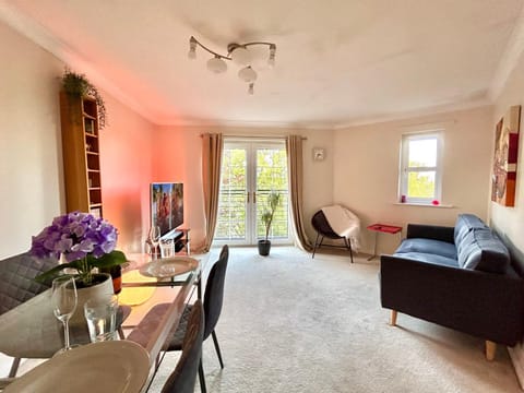 Living room, Photo of the whole room, Seating area, Dining area