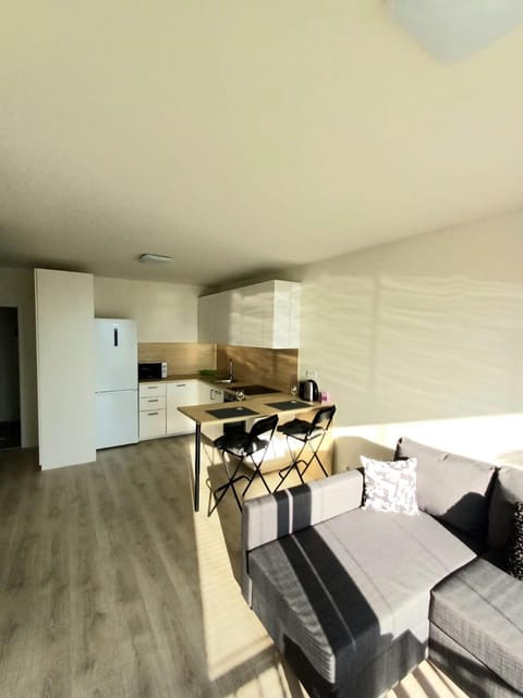 New apartment 5 minutes by walk from the airport with free garage parking Apartment in Bratislava