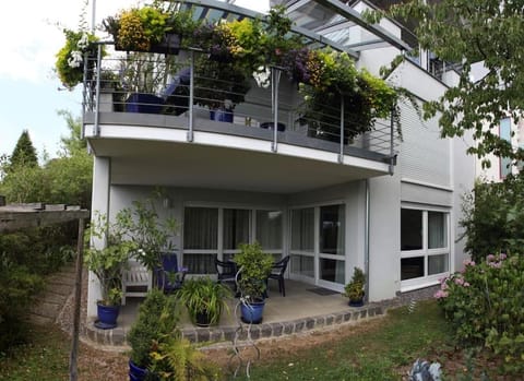 Property building, Day, Balcony/Terrace