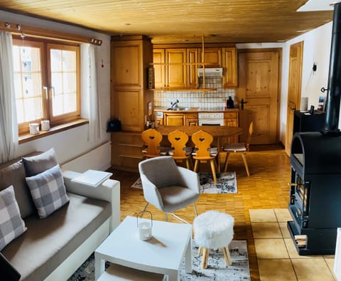 Kitchen or kitchenette, Living room, Seating area, Dining area