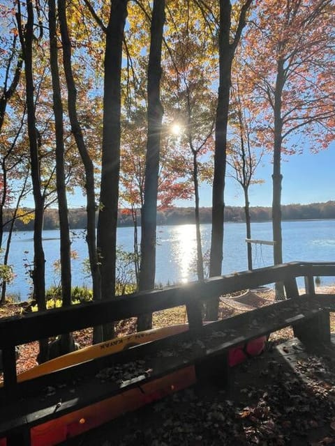 Lakeside Oasis with Kayaks, Hot Tub, & Fire Pit House in Pocono Mountains