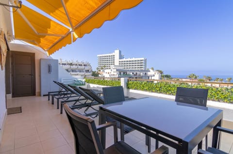 Balcony/Terrace, Seating area, Dining area, Sea view, sunbed