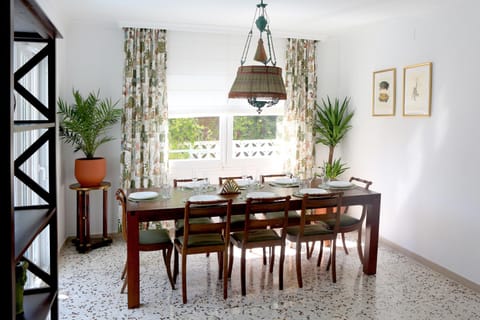 Newly furnished cozy house next to the beach House in Calafell