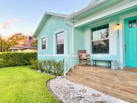 Property building, Spring, Day, Garden, Seating area, Garden view