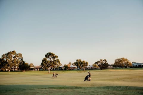 Boodalang House - access to golf course with views Casa in Dunsborough