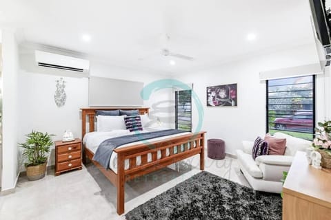 Zenhouse: 4BR Stylish Work/Family Home in Muirhead Apartment in Darwin