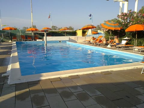 Swimming pool, Swimming pool