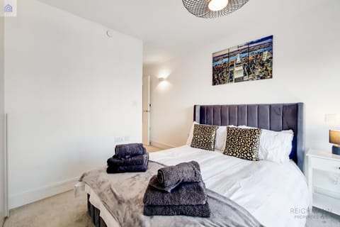 Luxury New 2 Bed/2 Bathroom Flat With Balcony Condo in Edgware