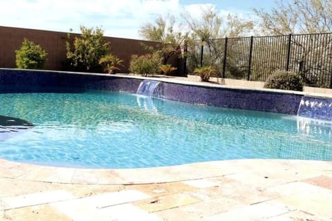 Phoenix Home with heated pool, desert views & hot tub Villa in Phoenix