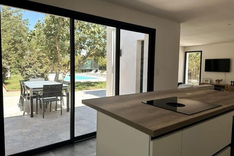 Patio, Day, Kitchen or kitchenette, Dining area, Pool view, Swimming pool