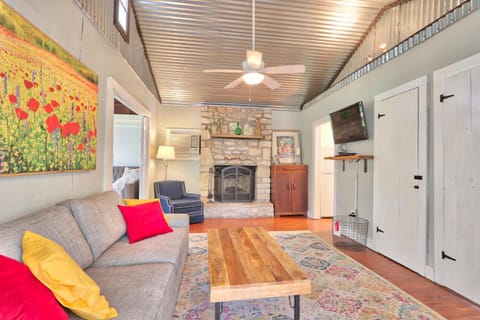 Creekside Cabins - The Getaway House in Wimberley