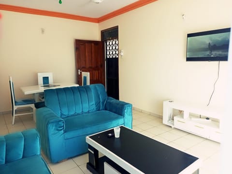 Communal lounge/ TV room, TV and multimedia, Living room, Seating area, Evening entertainment, hair dresser