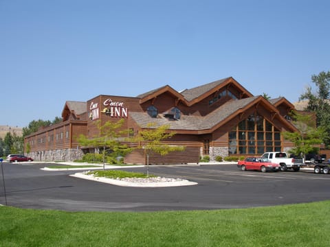 Property building, Facade/entrance, Parking