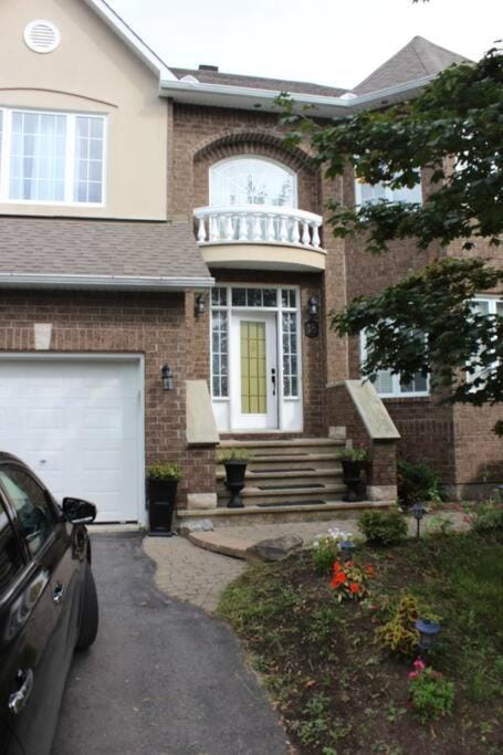 Leila's Place-Family Deluxe Basement Apartment Apartment in Gatineau