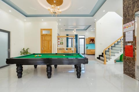 Billiard, Game Room