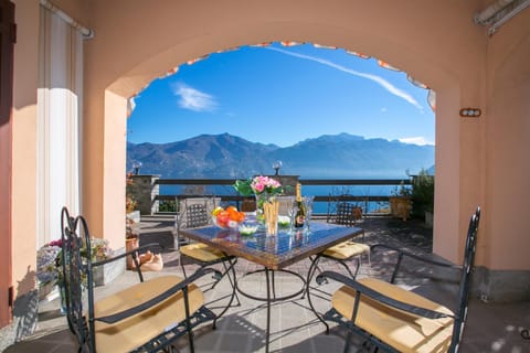 Balcony/Terrace, Lake view