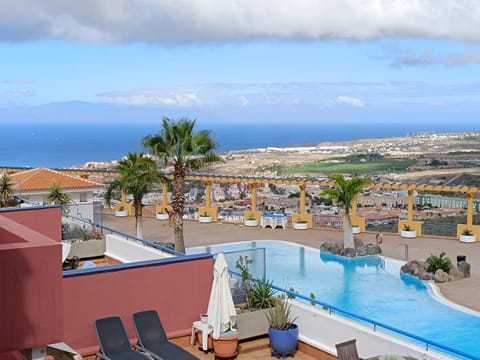 View (from property/room), City view, Sea view, Swimming pool