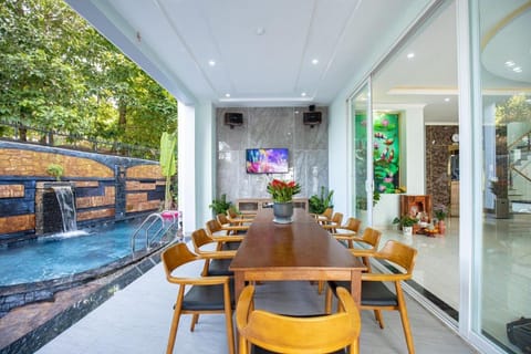 Villa hồ bơi Long Cung 18 phòng ngủ 23 giường Villa in Vung Tau