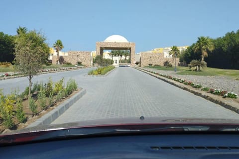 Property building, Neighbourhood, Natural landscape, Landmark view